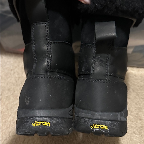 UGG Black Butte  Fur-trimmed  Boots - Picture 7 of 9